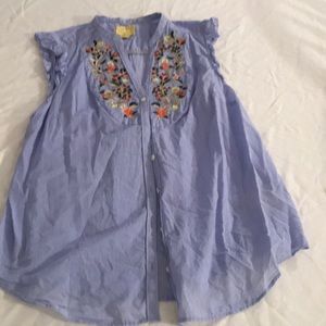 Sleeveless top with embroidered front place